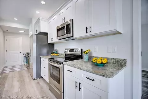Kitchen - 111 Vale Ct, Sebring, FL 33876 photo 6 of 6