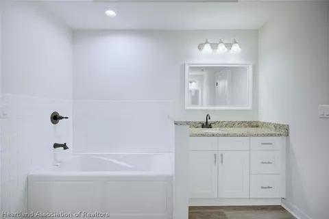 Bath - 111 Vale Ct, Sebring, FL 33876 photo 2 of 3