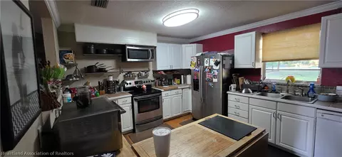 Kitchen - 706 SE 32 Ave, Okeechobee, FL 34974 photo 1 of 2