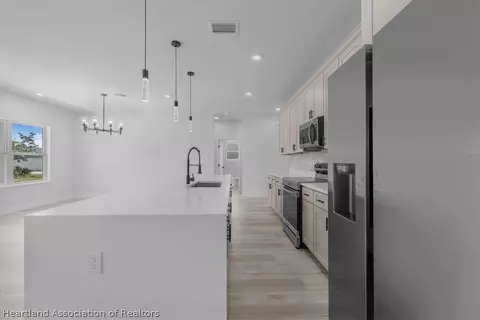 Kitchen - 4895 Myrtle Beach Dr, Sebring, FL 33872 photo 4 of 7