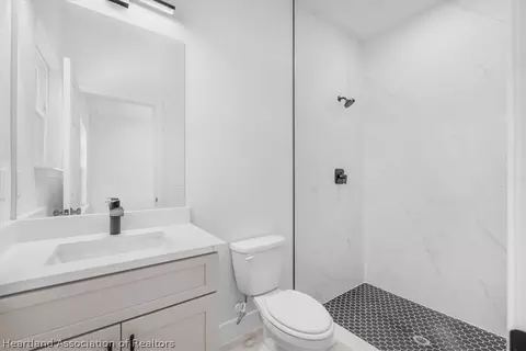 Bath - 4895 Myrtle Beach Dr, Sebring, FL 33872 photo 4 of 5