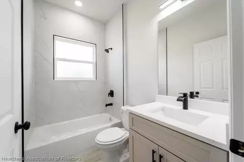 Bath - 4895 Myrtle Beach Dr, Sebring, FL 33872 photo 3 of 5