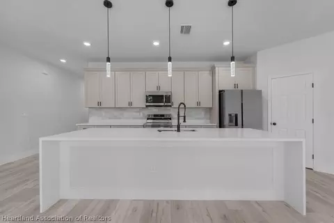 Kitchen - 4895 Myrtle Beach Dr, Sebring, FL 33872 photo 5 of 7