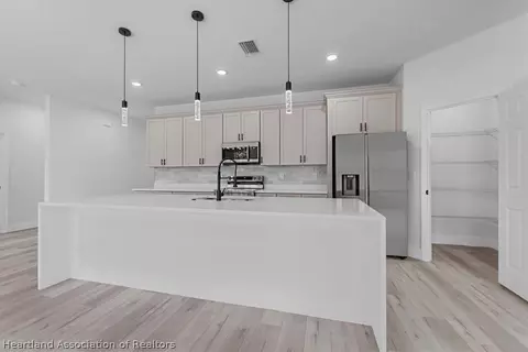 Kitchen - 4895 Myrtle Beach Dr, Sebring, FL 33872 photo 3 of 7