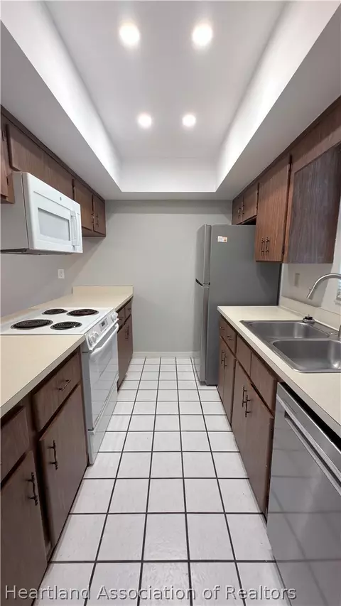 Kitchen - 4102 Vilabella Dr, Sebring, FL 33872 photo 1 of 2