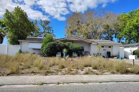11817 Alpine Pkwy, Port Richey, FL 34668