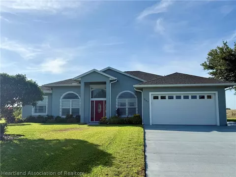 561 Sunset Pointe Dr, Lake Placid, FL 33852