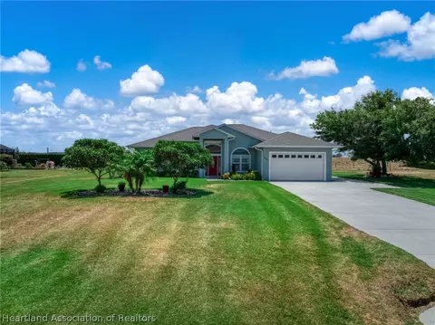 561 Sunset Pointe Dr, Lake Placid, FL 33852