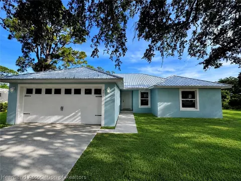 301 Oak Knolls Cir, Sebring, FL 33876