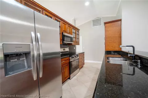 Kitchen - 3900 Loretto Ave, Sebring, FL 33872 photo 3 of 3