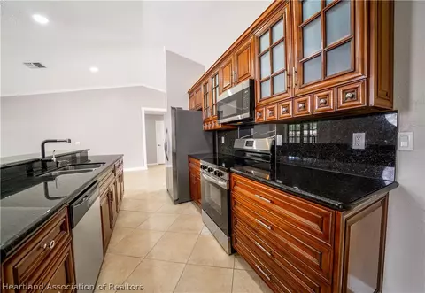 Kitchen - 3900 Loretto Ave, Sebring, FL 33872 photo 2 of 3