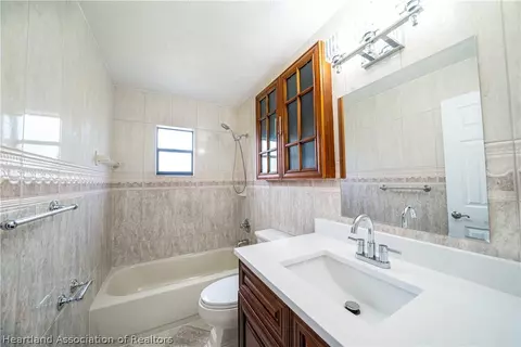 Bath - 3900 Loretto Ave, Sebring, FL 33872 photo 3 of 4