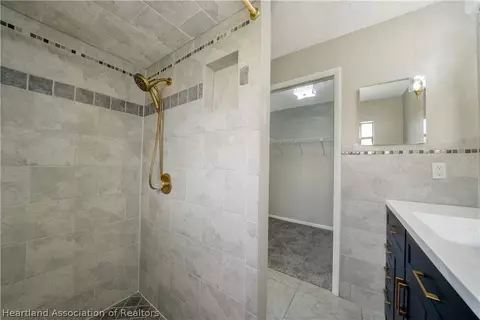 Bath - 3900 Loretto Ave, Sebring, FL 33872 photo 2 of 4