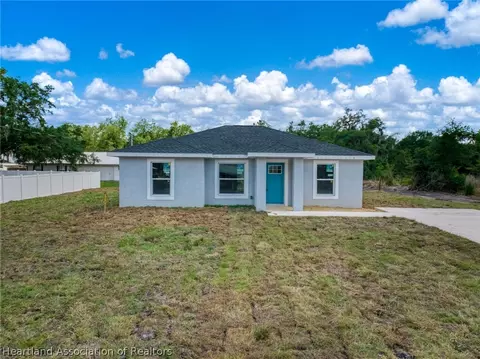 2721 W Exeter Rd, Avon Park, FL 33825