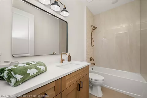 Bath - 4659 Mignon Dr, Sebring, FL 33872 photo 3 of 4