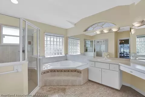 Bath - 809 Ryan Rd, Sebring, FL 33876 photo 1 of 2