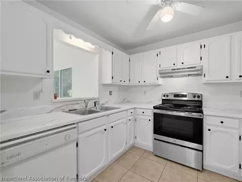 Kitchen - 2209 Sunset Dr, Sebring, FL 33870 photo 1 of 3
