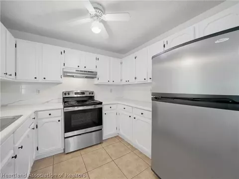 Kitchen - 2209 Sunset Dr, Sebring, FL 33870 photo 3 of 3