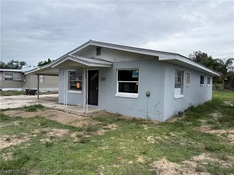 217 Palmetto St, Lake Placid, FL 33852