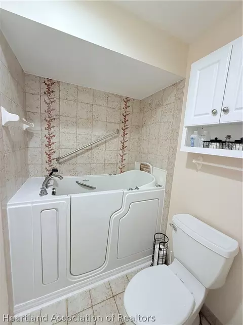 Bath - 4701 Granada Blvd, Sebring, FL 33872 photo 3 of 3