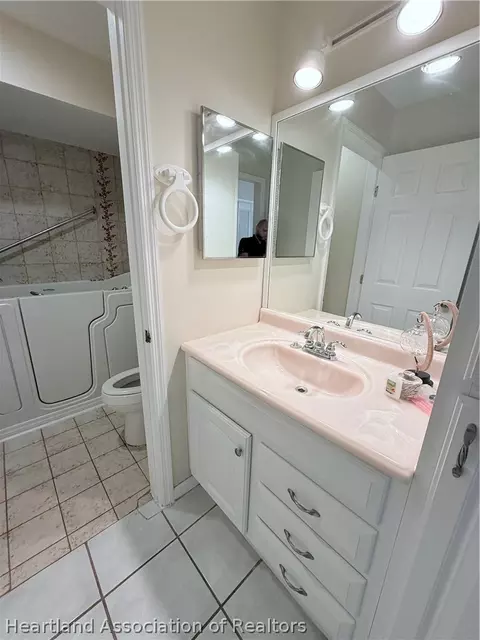Bath - 4701 Granada Blvd, Sebring, FL 33872 photo 2 of 3