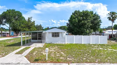 126 Ridge Manor Dr, Lake Wales, FL 33853
