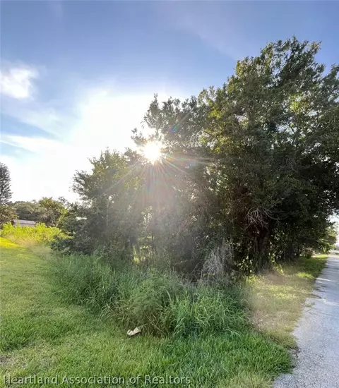 771 Memorial Dr, Sebring, FL 33870