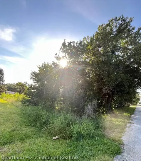 771 Memorial Dr, Sebring, FL 33870