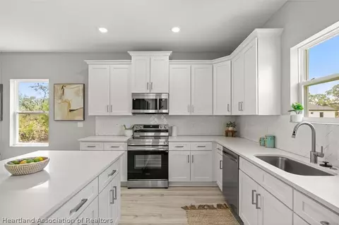 Kitchen - 4329 Cremona Dr, Sebring, FL 33872 photo 4 of 4