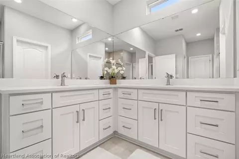 Bath - 4329 Cremona Dr, Sebring, FL 33872 photo 2 of 5
