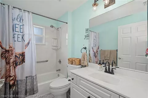Bath - 2630 Gresham St, Sebring, FL 33875 photo 3 of 4