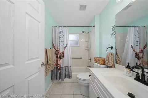 Bath - 2630 Gresham St, Sebring, FL 33875 photo 4 of 4