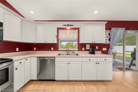 Kitchen - 2630 Gresham St, Sebring, FL 33875 photo 4 of 4