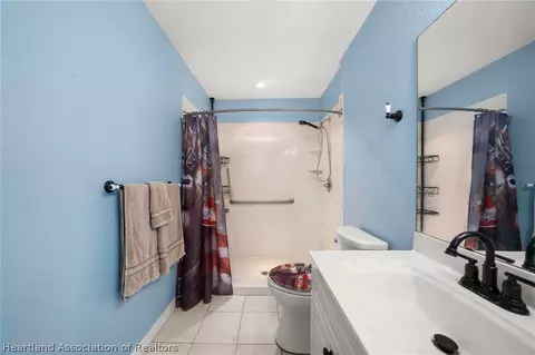 Bath - 2630 Gresham St, Sebring, FL 33875 photo 2 of 4