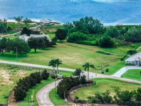 135 S Bear Pointe Dr, Lake Placid, FL 33852