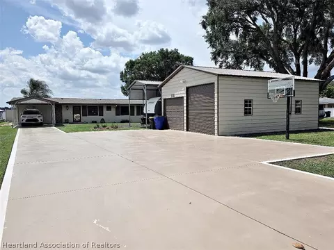 1806 Lake Clay Dr, Lake Placid, FL 33852