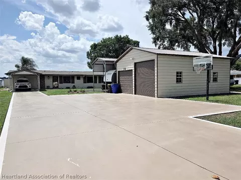 1806 Lake Clay Dr, Lake Placid, FL 33852