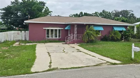 311 E Walnut St, Avon Park, FL 33825