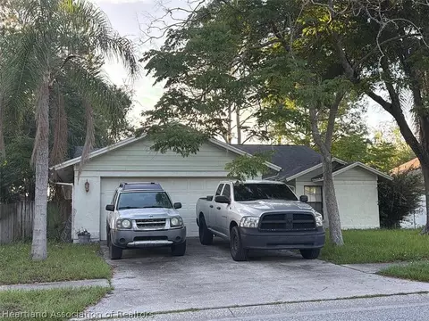 1630 Spinning Wheel Dr, Lutz, FL 33559