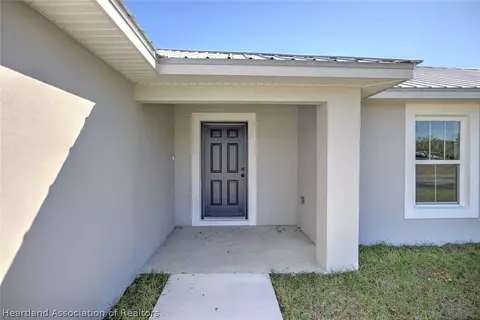 Exterior - 2104 Flower Ter, Sebring, FL 33875 photo 6 of 7
