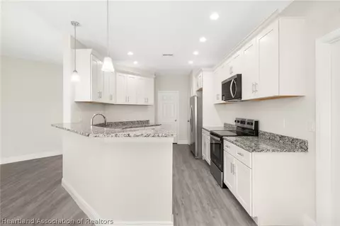 Kitchen - 2104 Flower Ter, Sebring, FL 33875 photo 2 of 6