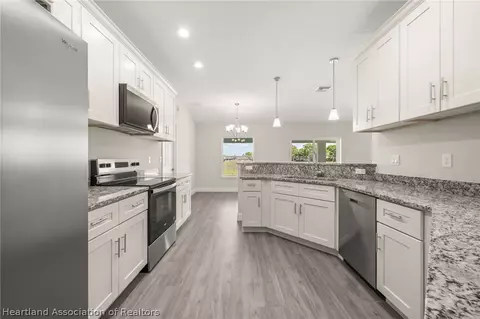 Kitchen - 2104 Flower Ter, Sebring, FL 33875 photo 6 of 6