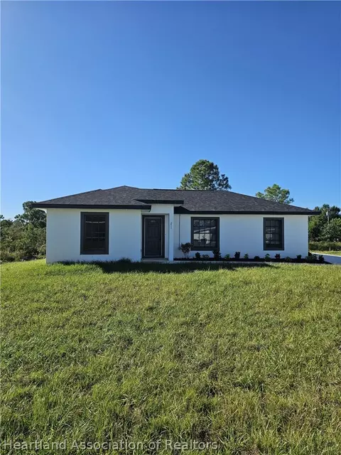 211 Islamorada St NE, Lake Placid, FL 33852