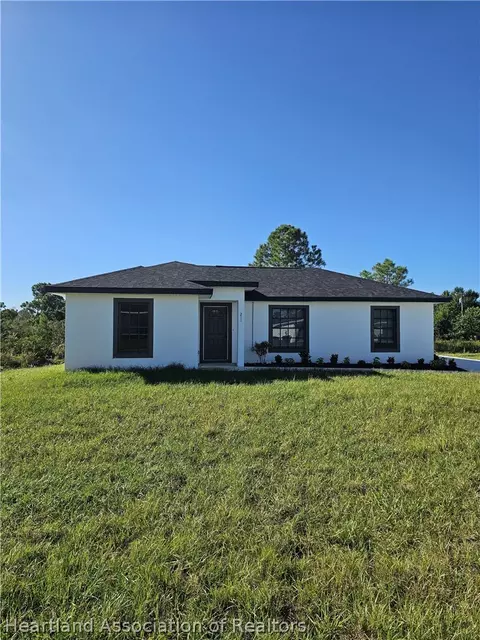 211 Islamorada St NE, Lake Placid, FL 33852