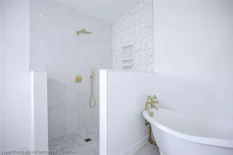 Bath - 1216 Edgewater Point Dr, Sebring, FL 33870 photo 3 of 4