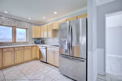 Kitchen - 1216 Edgewater Point Dr, Sebring, FL 33870 photo 2 of 4
