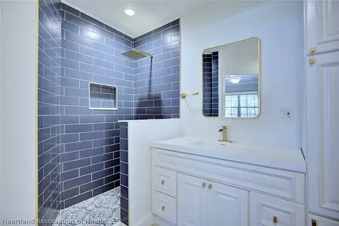 Bath - 1216 Edgewater Point Dr, Sebring, FL 33870 photo 1 of 4