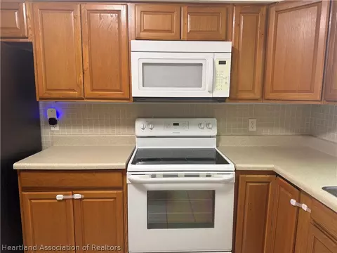 Kitchen - 1803 Roberta Ave, Sebring, FL 33870 photo 2 of 5