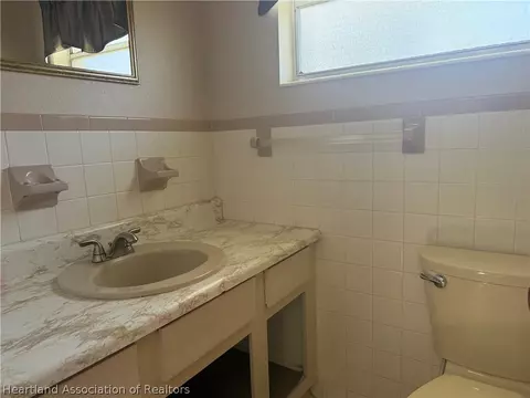 Bath - 1803 Roberta Ave, Sebring, FL 33870 photo 2 of 2