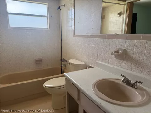 Bath - 1803 Roberta Ave, Sebring, FL 33870 photo 1 of 2